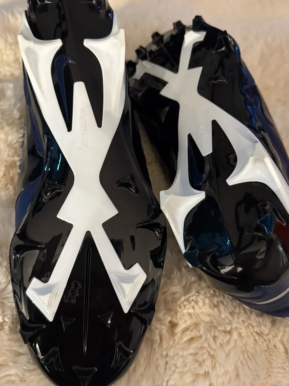 Nike Alpha Menace 4 Pro Cleats in Midnight Navy and White. Men’s 11
